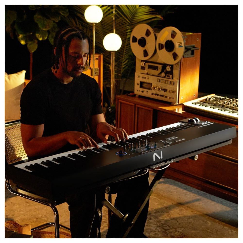 Native Instruments Kontrol S88 MK3 - Smart Keyboard Controller