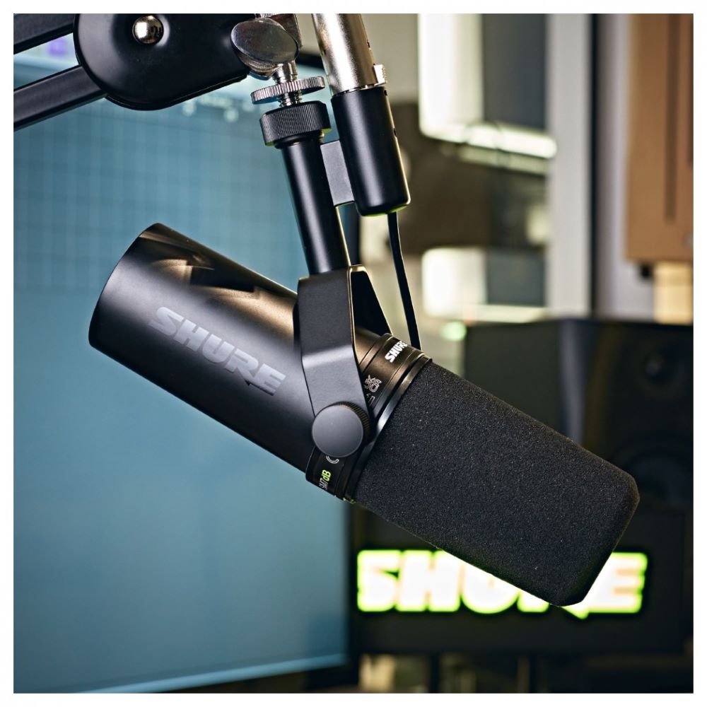 Shure SM7dB Dynamic Vocal Microphone with Built-in Preamp