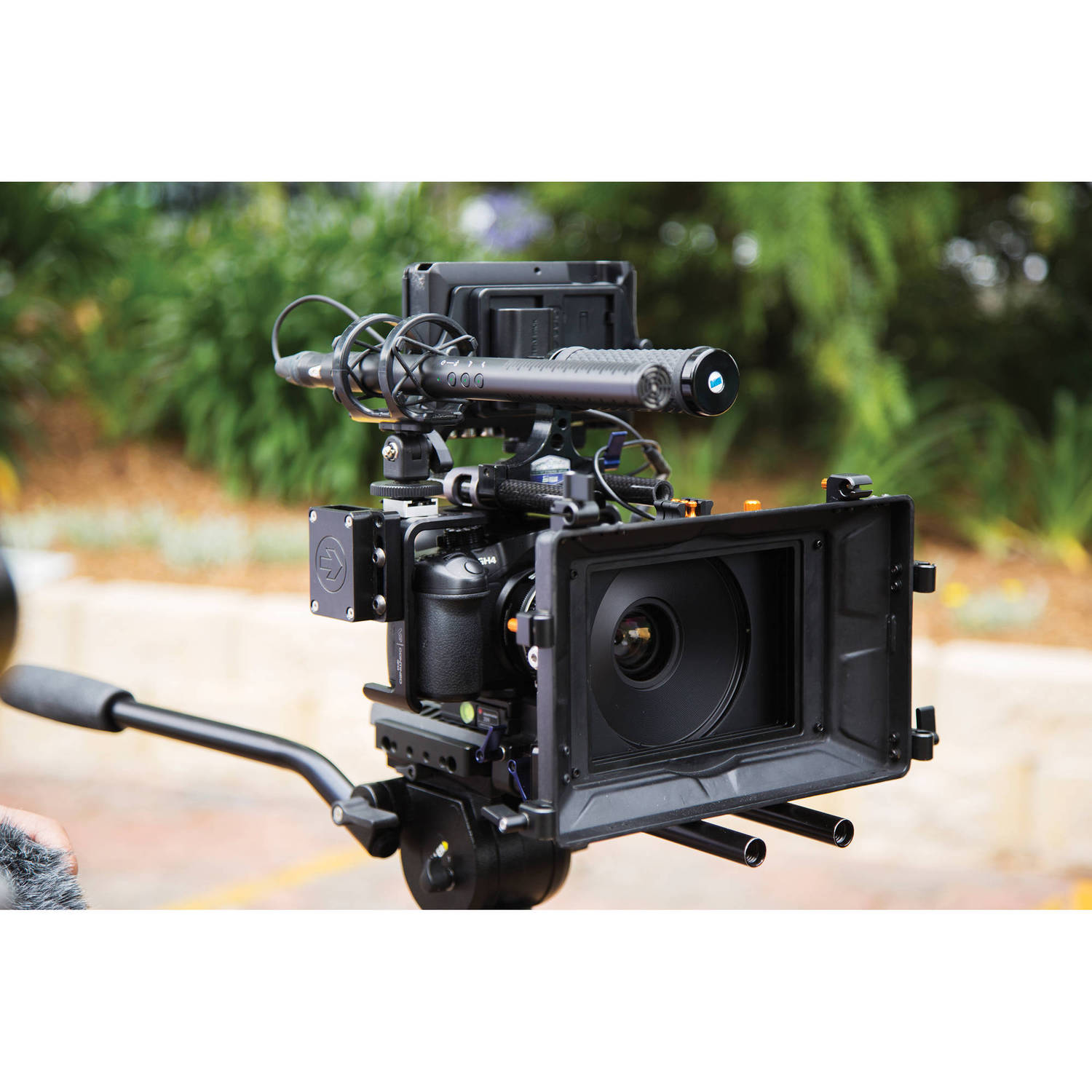 RODE NTG4+ Shotgun Microphone Plus Rechargeable Battery