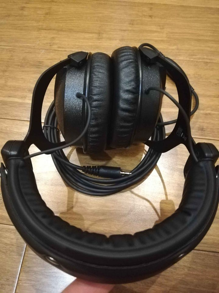 Beyerdynamic DT 770 M 80 ohm Closed-back Isolating Monitor Headphones B-Stock