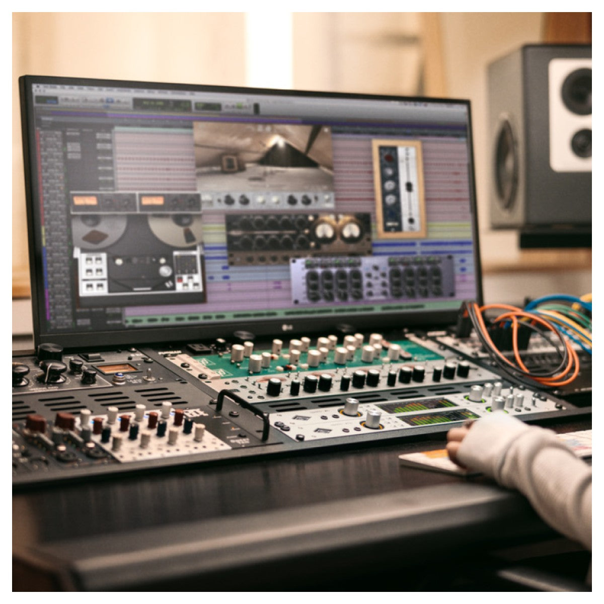Universal Audio Apollo x8p Gen 2 Essentials+ - Price on request
