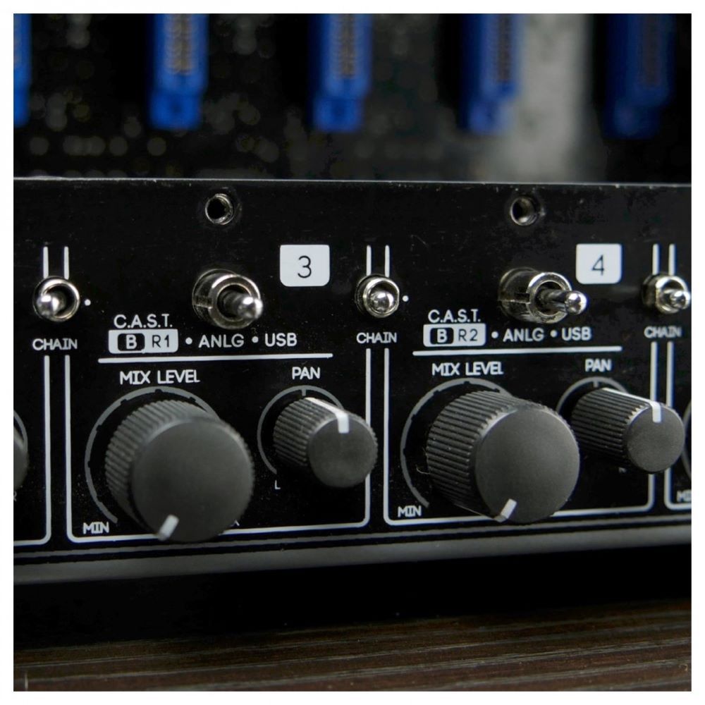 Cranborne Audio 500R8 USB Audio Interface and 8-slot 500 Series Chassis