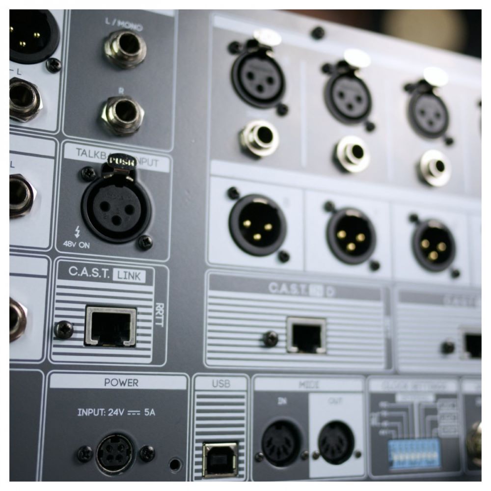 Cranborne Audio 500R8 USB Audio Interface and 8-slot 500 Series Chassis