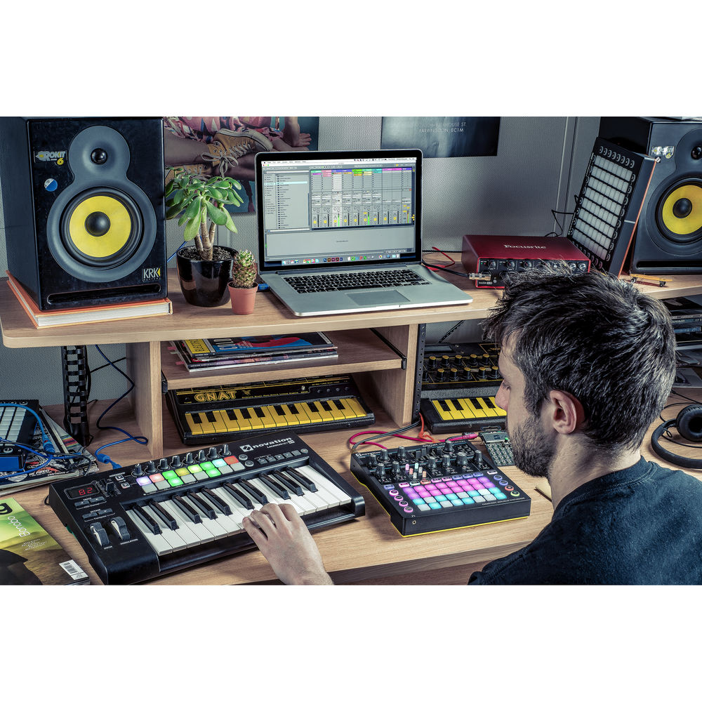 Novation Circuit Mono Station Paraphonic Analogue Synthesizer and Sequencer